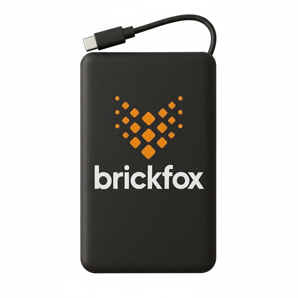 Powerbank (matt schwarz, Logo in Orange/Weiß)