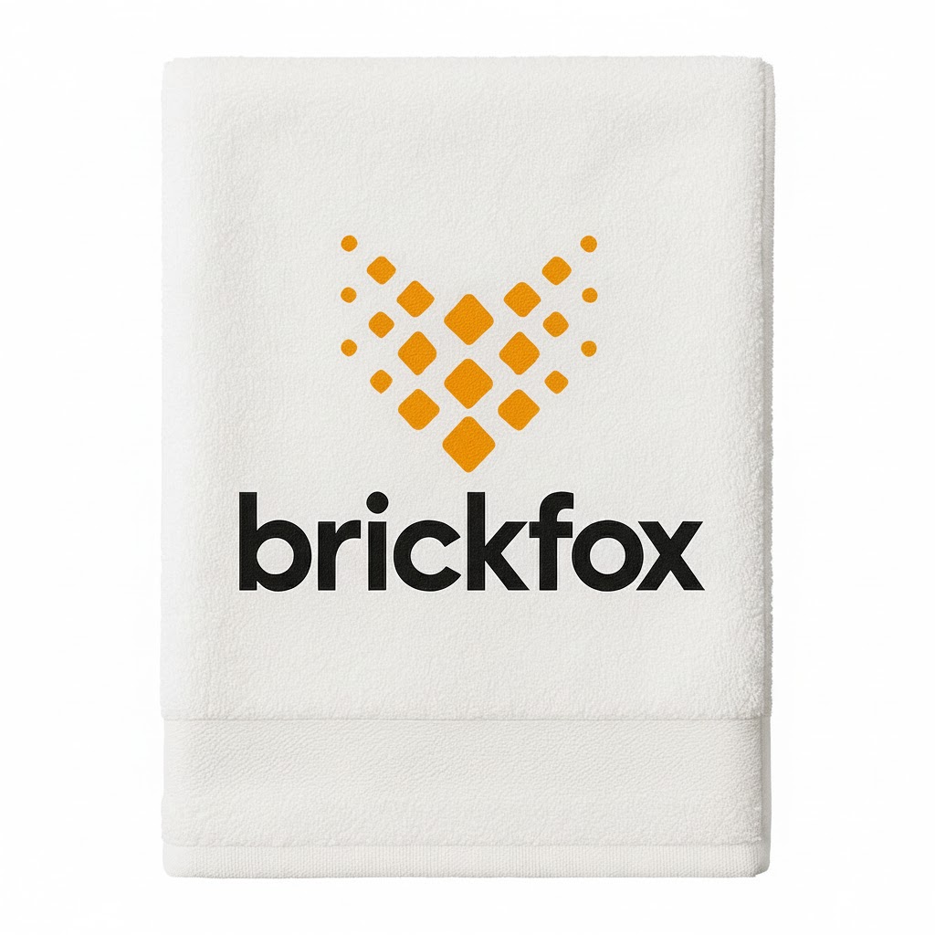 Handtuch (weiß, zentriertes Brickfox-Logo)